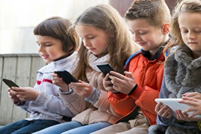 کودکان از چه سنی می‌توانند تلفن همراه داشته باشند؟